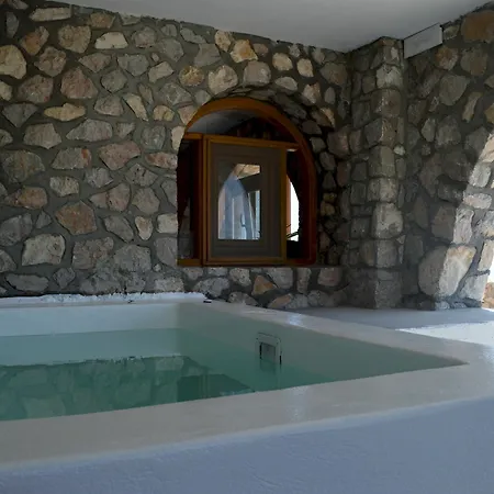 Zatrikion Santorini Pyrgos Kallistis